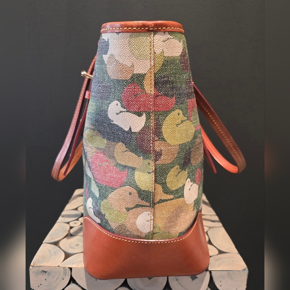 Dooney and Bourke Robinson Collection Camo Duck tote EUC - Picture 5 of 11